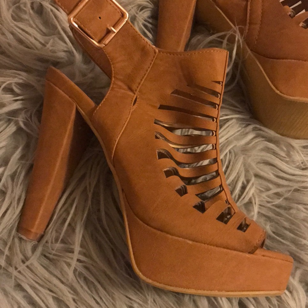 BROWN THICK HEELS